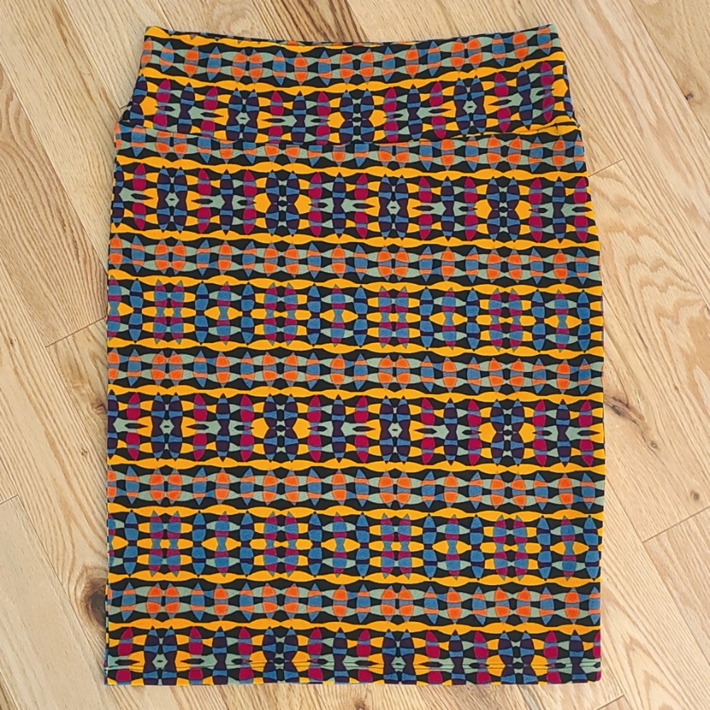 LuLaRoe Cassie Pencil Skirt  Size Large. Multicolor  *Like New*